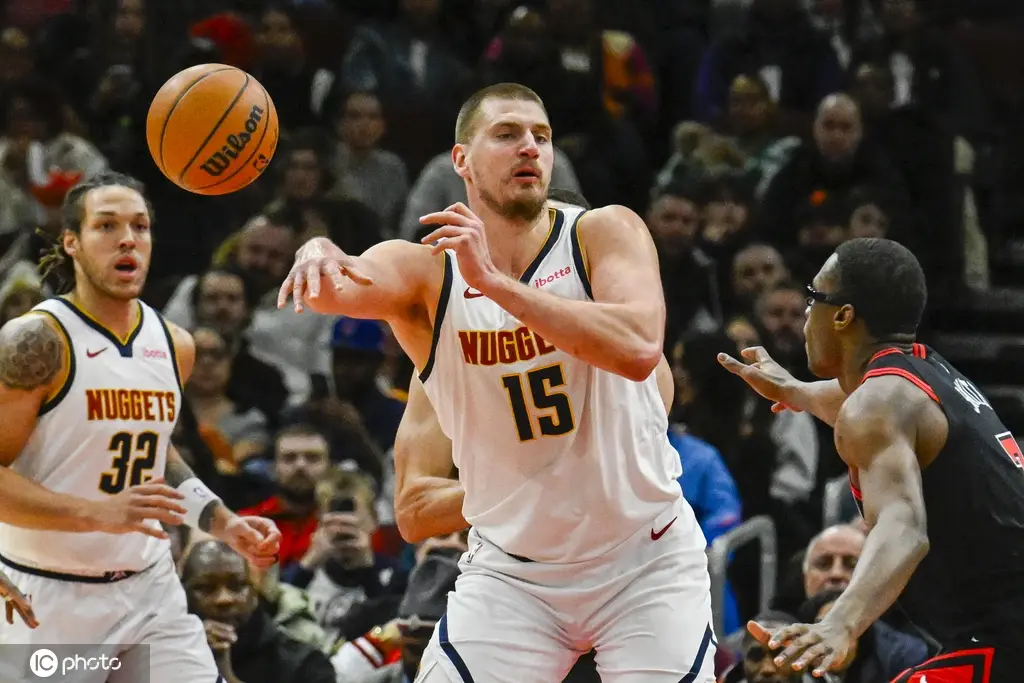 28+13+8 惊艳赛场！申京无需 “小约基奇” 标签，他正铸就专属传奇